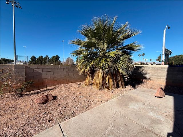 593 Old West Court, Las Vegas, NV 89110