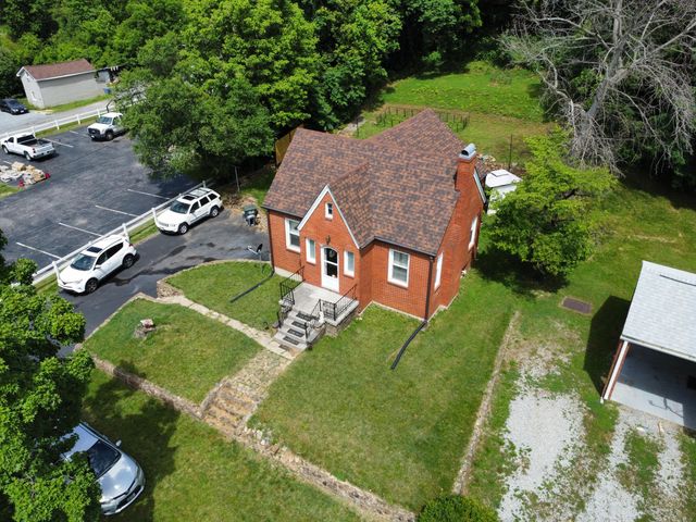 W 2221 Main ST, Salem, VA 24153
