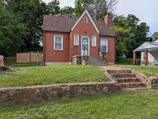 W 2221 Main ST, Salem, VA 24153