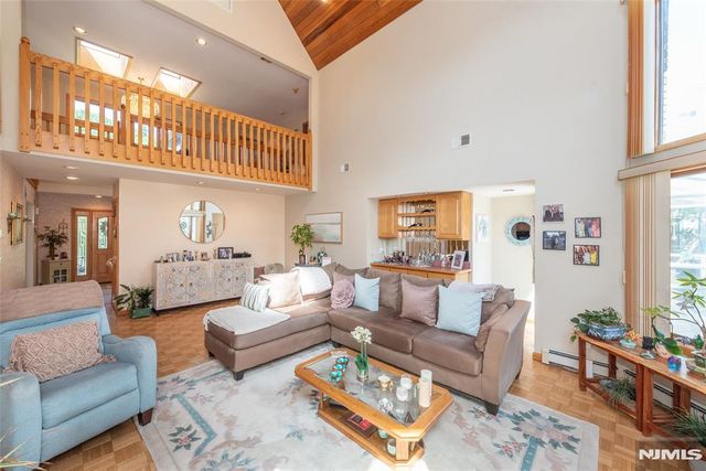 13 Fox Run, North Caldwell, NJ 07006
