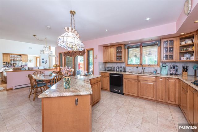 13 Fox Run, North Caldwell, NJ 07006