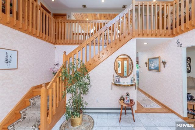 13 Fox Run, North Caldwell, NJ 07006