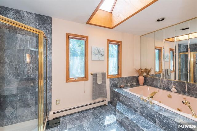 13 Fox Run, North Caldwell, NJ 07006