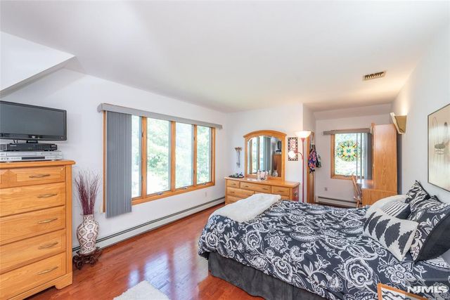 13 Fox Run, North Caldwell, NJ 07006