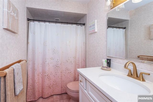 13 Fox Run, North Caldwell, NJ 07006