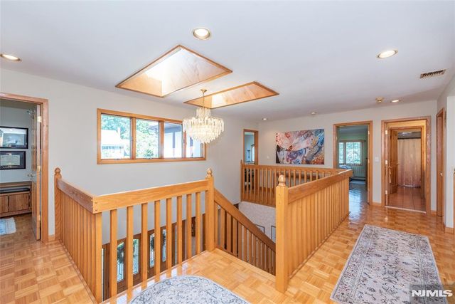 13 Fox Run, North Caldwell, NJ 07006