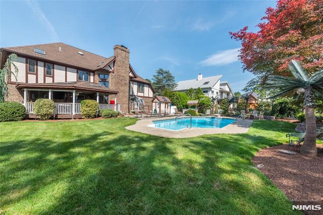 13 Fox Run, North Caldwell, NJ 07006