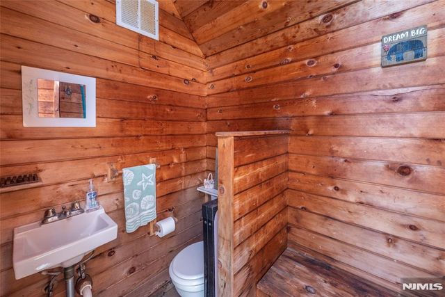 13 Fox Run, North Caldwell, NJ 07006