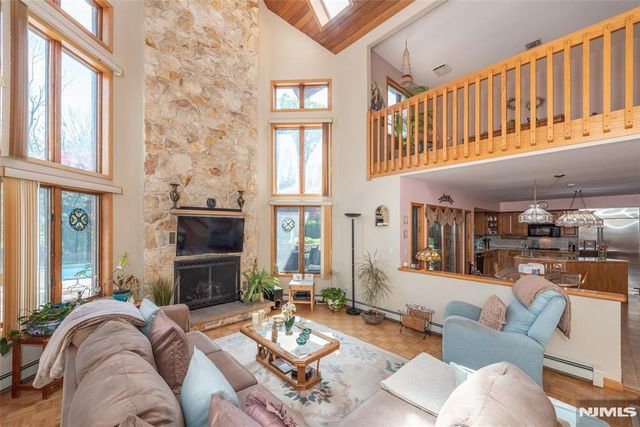 13 Fox Run, North Caldwell, NJ 07006