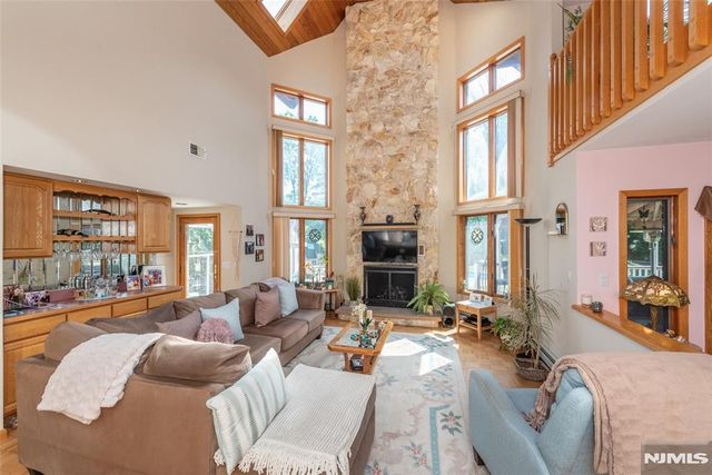 13 Fox Run, North Caldwell, NJ 07006