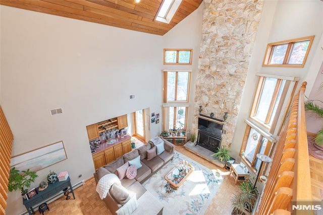 13 Fox Run, North Caldwell, NJ 07006