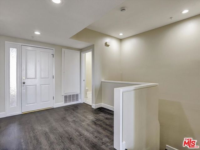 2604 E 20th Street 205E, Signal Hill, CA 90755