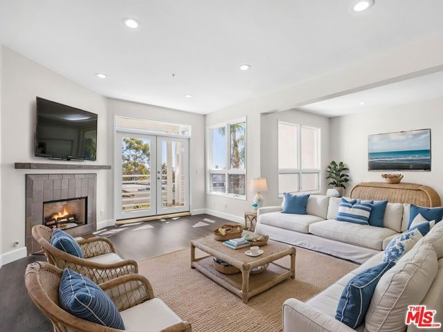 2604 E 20th Street 205E, Signal Hill, CA 90755