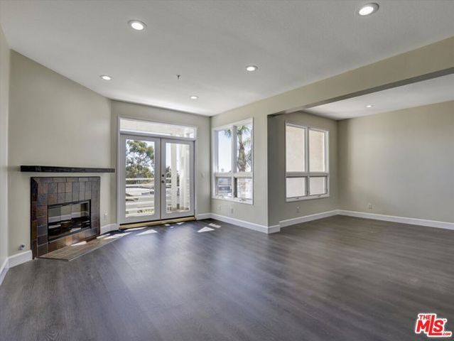 2604 E 20th Street 205E, Signal Hill, CA 90755