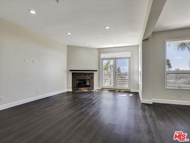 2604 E 20th Street 205E, Signal Hill, CA 90755