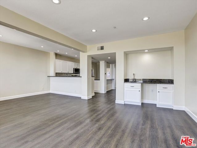 2604 E 20th Street 205E, Signal Hill, CA 90755