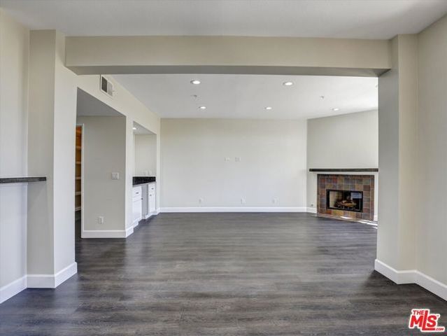 2604 E 20th Street 205E, Signal Hill, CA 90755