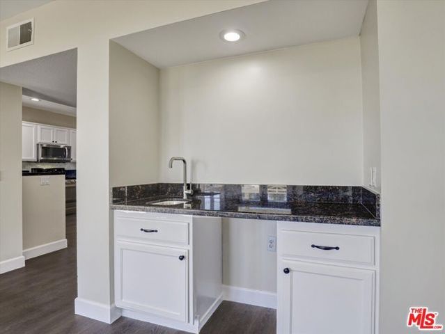 2604 E 20th Street 205E, Signal Hill, CA 90755