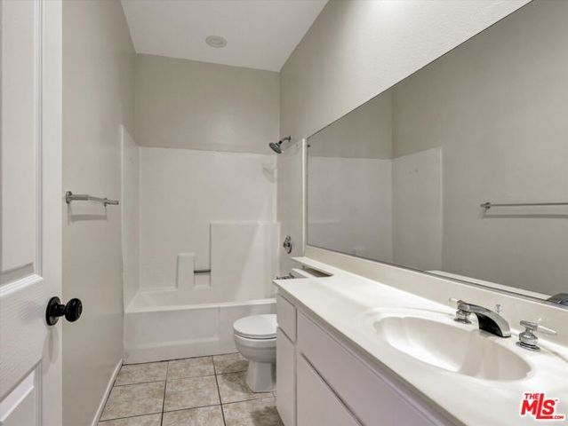 2604 E 20th Street 205E, Signal Hill, CA 90755