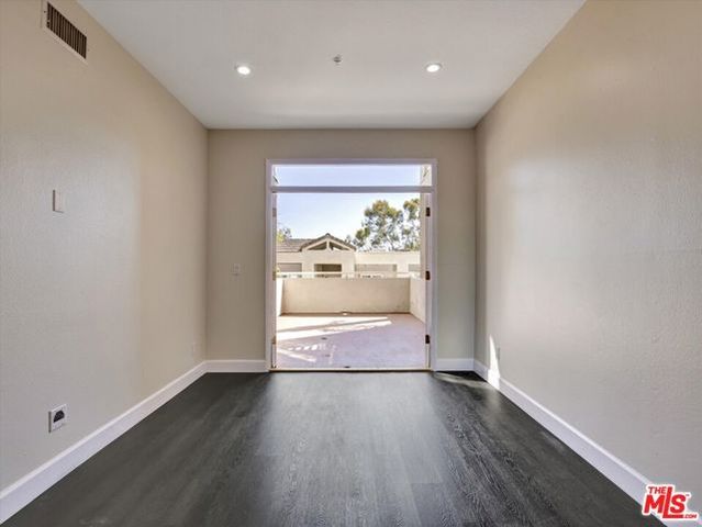 2604 E 20th Street 205E, Signal Hill, CA 90755