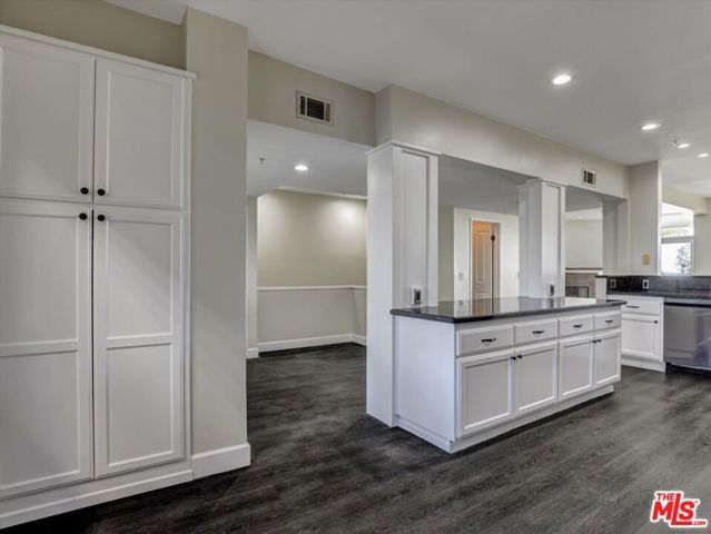 2604 E 20th Street 205E, Signal Hill, CA 90755