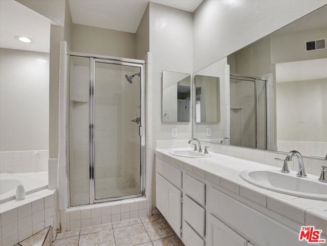 2604 E 20th Street 205E, Signal Hill, CA 90755