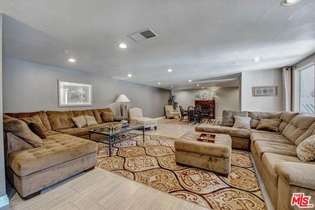 2604 E 20th Street 205E, Signal Hill, CA 90755