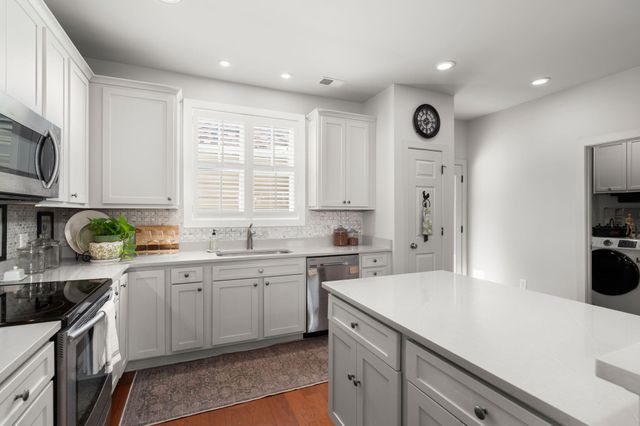 103 Scrapbook Lane, Summerville, SC 29483