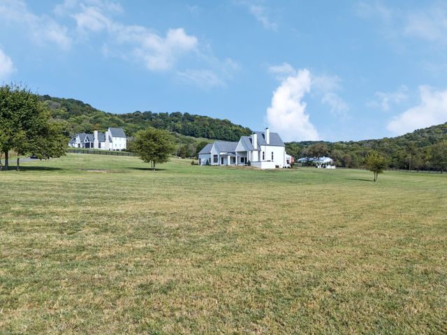 2245 Skinner Rd, Arrington, TN 37014