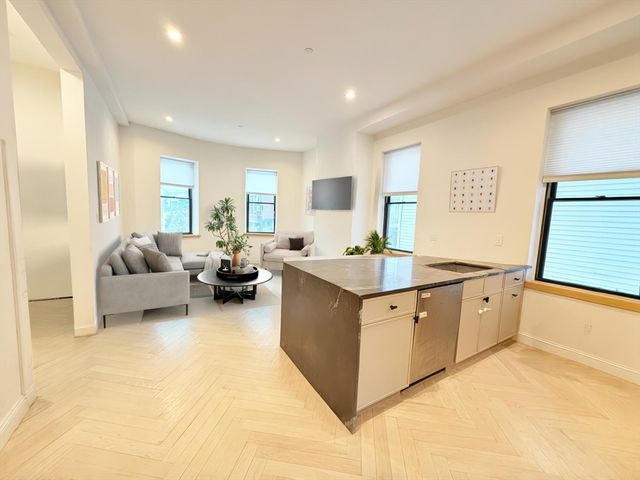 182 Webster St 1, Boston, MA 02128