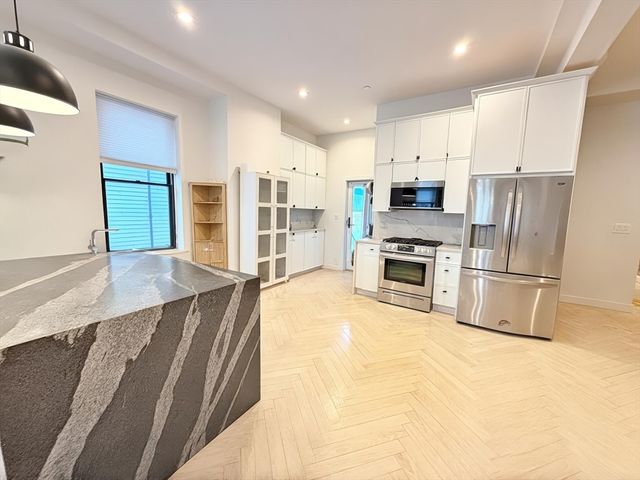 182 Webster St 1, Boston, MA 02128