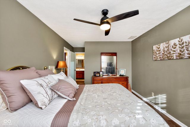 1136 Paradise Way N UNIT B, Greenwood, IN 46143