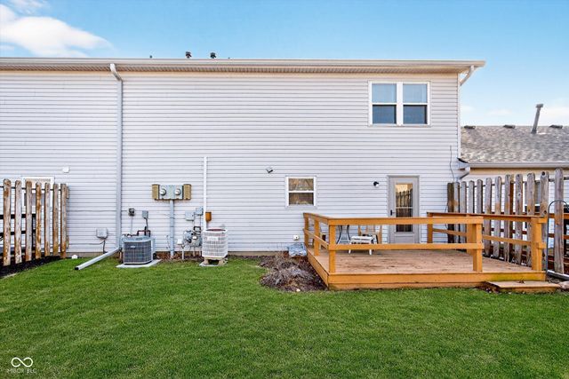 1136 Paradise Way N UNIT B, Greenwood, IN 46143