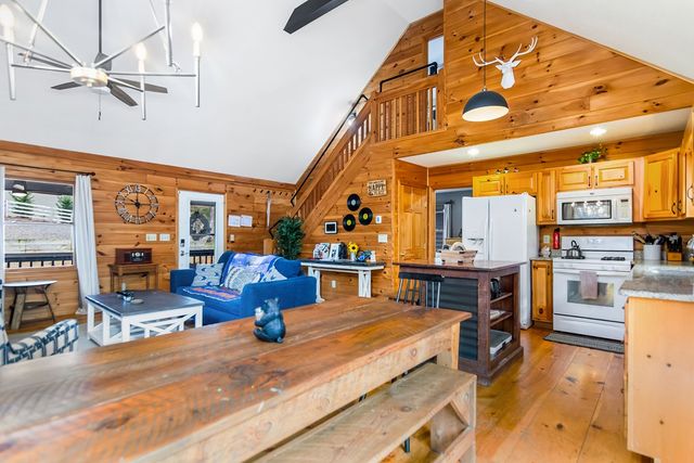 174 Seneca Way, Ellijay, GA 30540