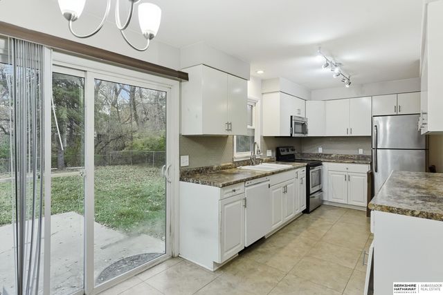 1428 Maenner Drive, Omaha, NE 68114