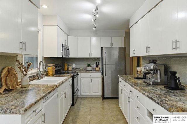 1428 Maenner Drive, Omaha, NE 68114