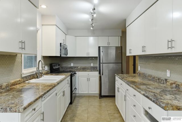 1428 Maenner Drive, Omaha, NE 68114