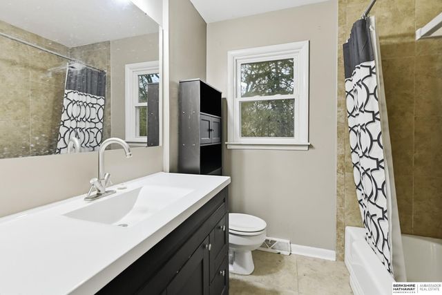 1428 Maenner Drive, Omaha, NE 68114