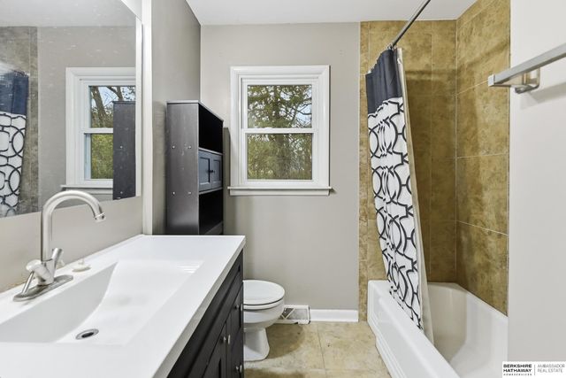 1428 Maenner Drive, Omaha, NE 68114