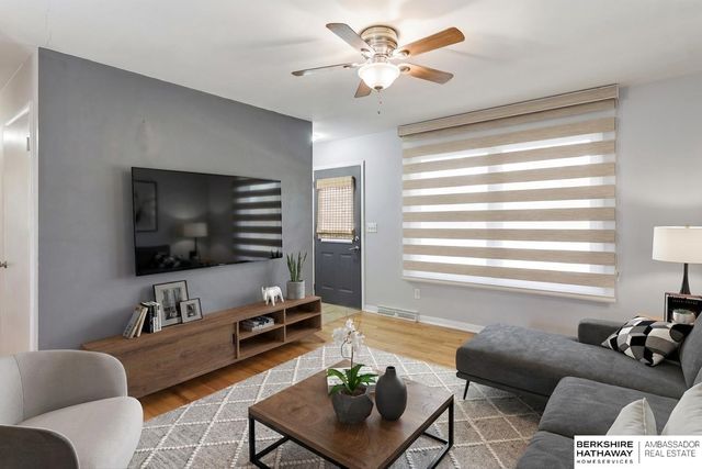 1428 Maenner Drive, Omaha, NE 68114