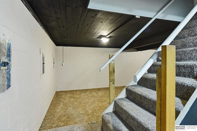 1428 Maenner Drive, Omaha, NE 68114