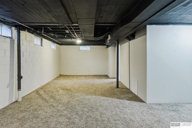 1428 Maenner Drive, Omaha, NE 68114