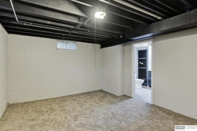 1428 Maenner Drive, Omaha, NE 68114