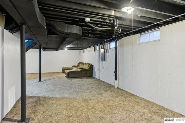 1428 Maenner Drive, Omaha, NE 68114