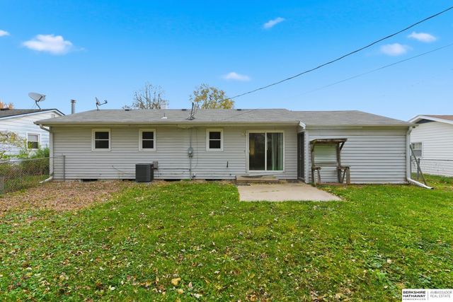 1428 Maenner Drive, Omaha, NE 68114