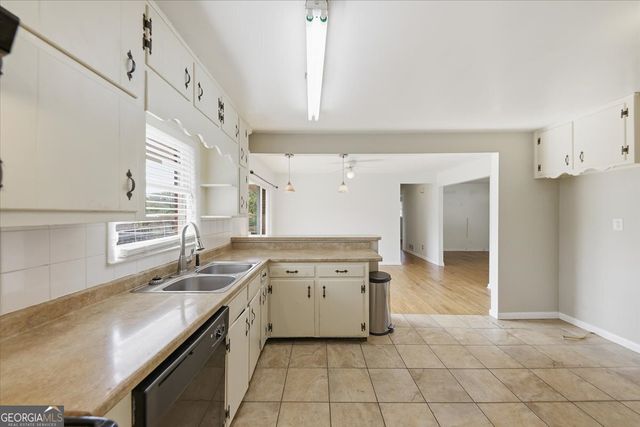 5179 Laurel Circle, Morrow, GA 30260