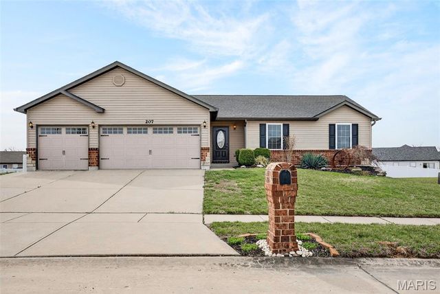 207 Rolling Rock Creek Drive, Wentzville, MO 63385