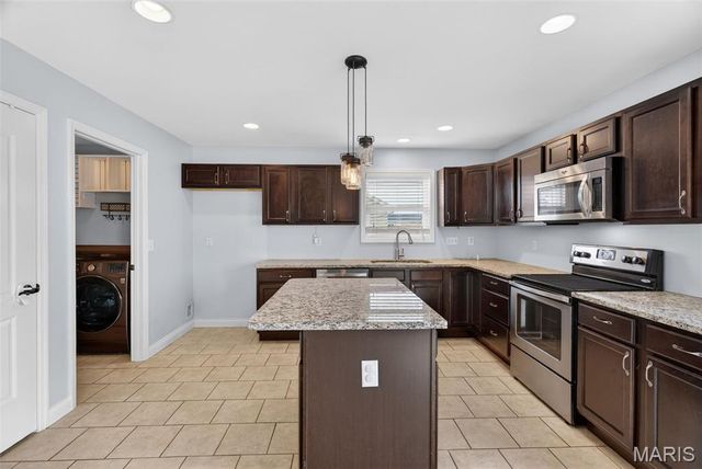 207 Rolling Rock Creek Drive, Wentzville, MO 63385