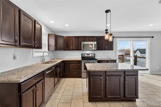 207 Rolling Rock Creek Drive, Wentzville, MO 63385