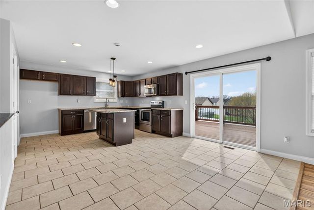 207 Rolling Rock Creek Drive, Wentzville, MO 63385